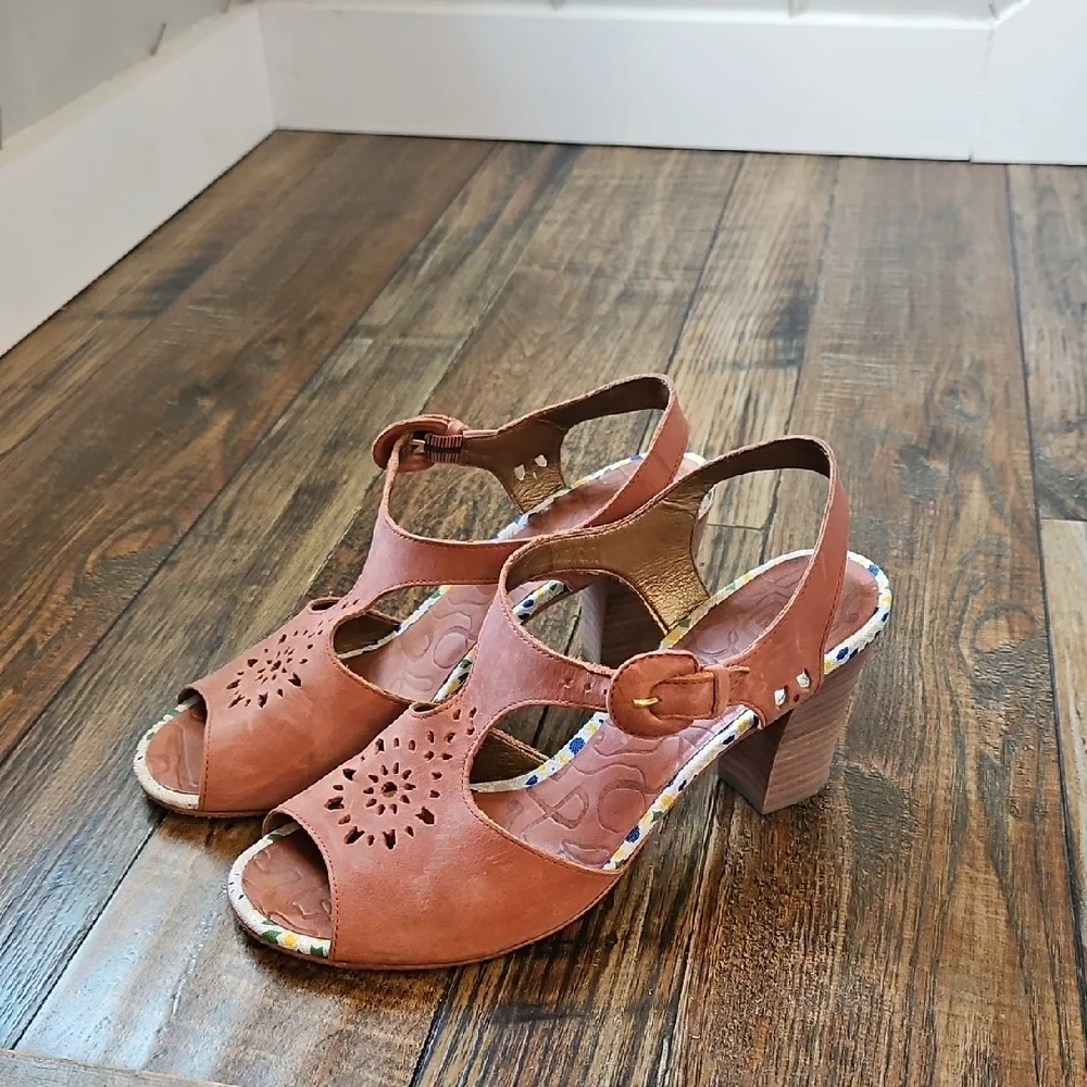 Jasper &‎ Jeera Rust-Brown Leather Cut-out Heeled Sandals